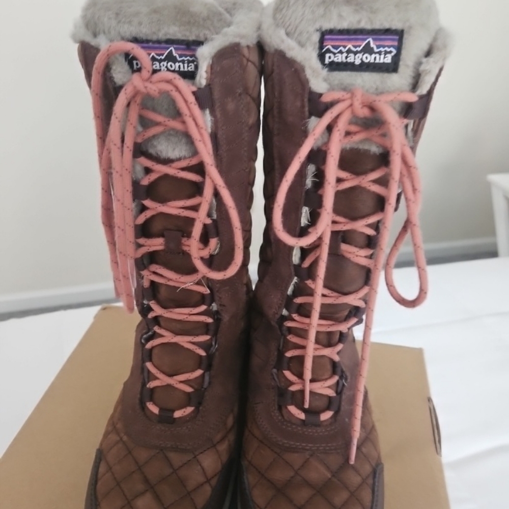 Patagonia Women's Brown and Pink Quilted Boots